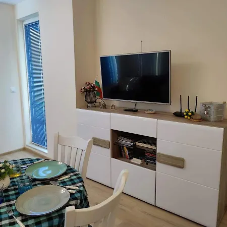 아파트 Comfy & Quiet 2 Bed Flat Great Location Parking 부르가스