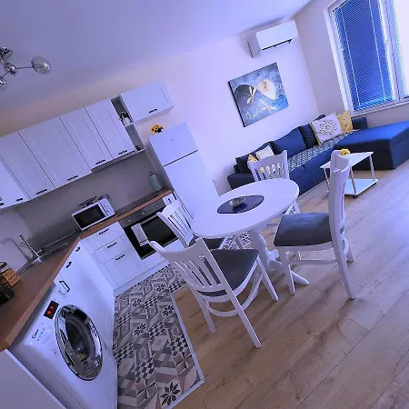 Comfy & Quiet 2 Bed Flat Great Location Parking アパート ブルガス