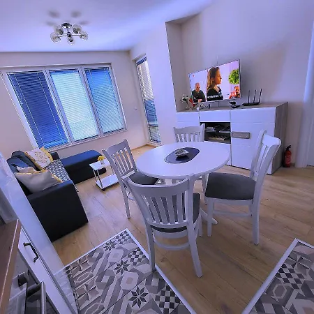 Comfy & Quiet 2 Bed Flat Great Location Parking アパート ブルガス