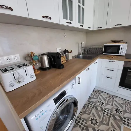 Comfy & Quiet 2 Bed Flat Great Location Parking ブルガス