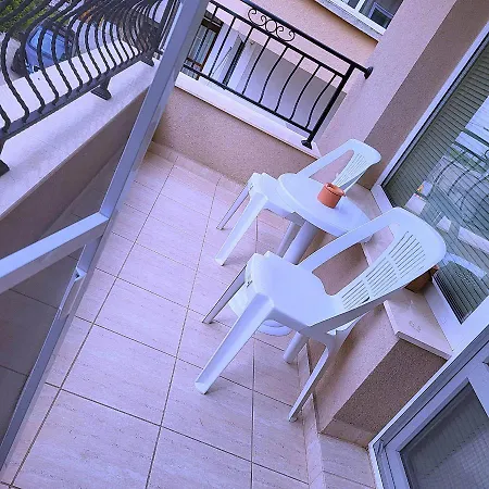 Comfy & Quiet 2 Bed Flat Great Location Parking ブルガス